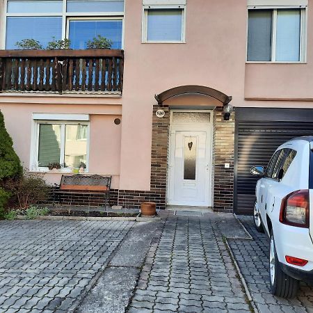 Apartman Polni 930 Apartment Hluboka nad Vltavou Exterior photo