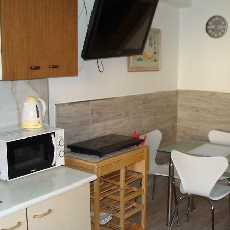 Apartman Polni 930 Apartment Hluboka nad Vltavou Exterior photo